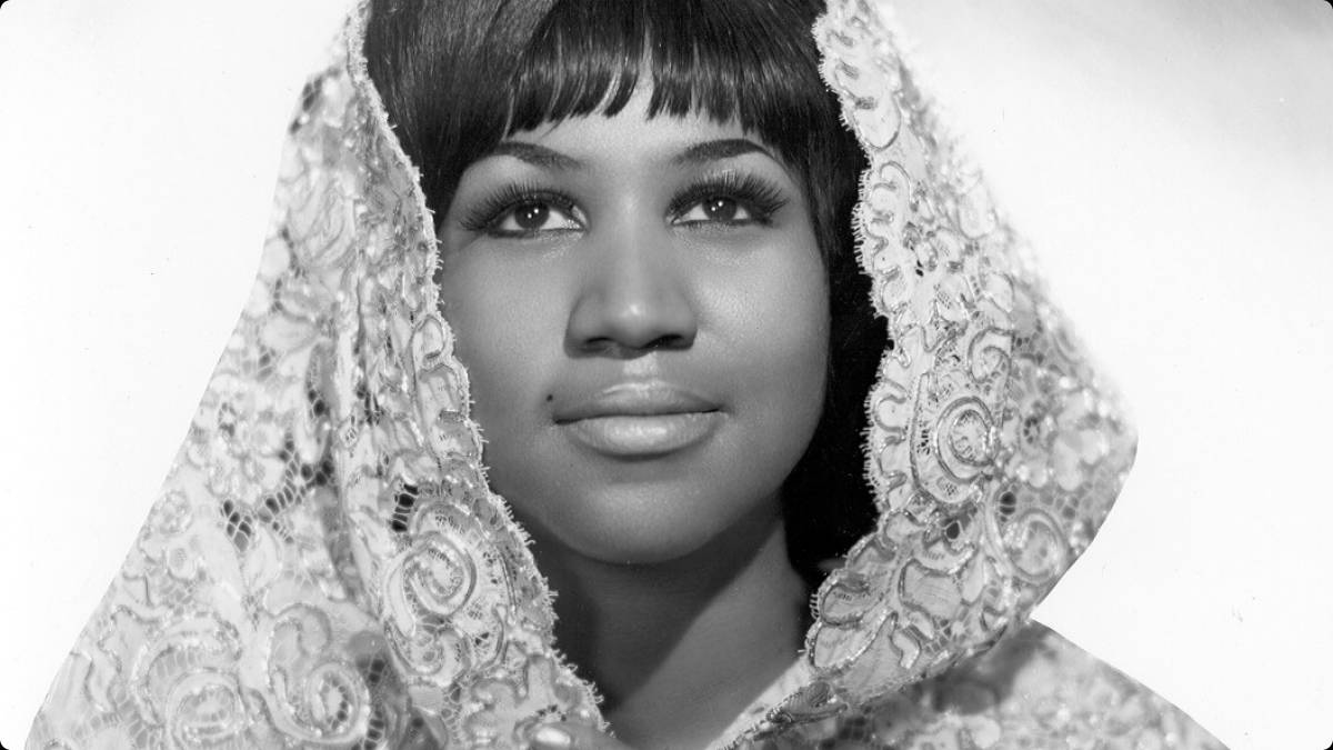 ACERCA DE ARETHA FRANKLIN HEARTBREAKING HISTORY Aretha Franklin, conocida como "Lady Soul" o "Queen of Soul", fue una de las cantantes más influyentes en la historia de la música popular.